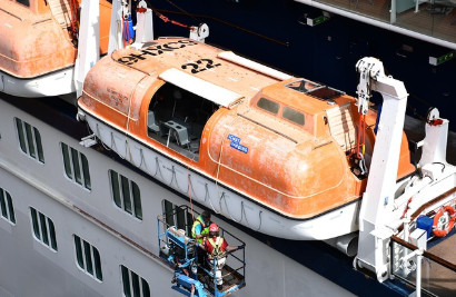 Lifeboat crane1.png