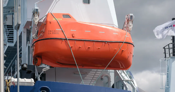 3 Key Features of Totally Enclosed Lifeboats.png